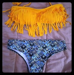 **NWOT**Two-piece bathing suit fringe top & cheeky